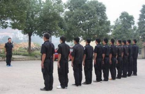 關(guān)于小區(qū)的門口物業(yè)保安的工作職責(zé)，有興趣的可以了解下